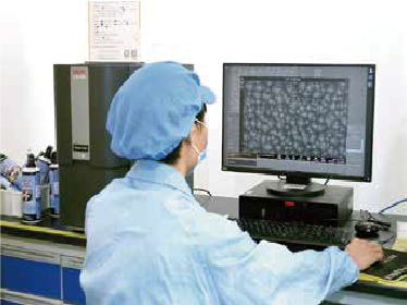 High resolution desktop scanning electron microscope