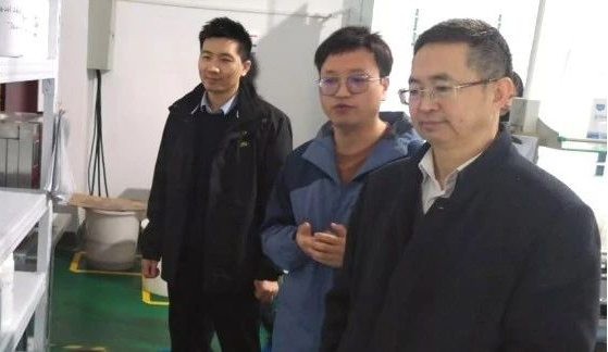 Chen Xinyou and other leaders from Jiaxing University visited Xiaochen Technology for exchanges